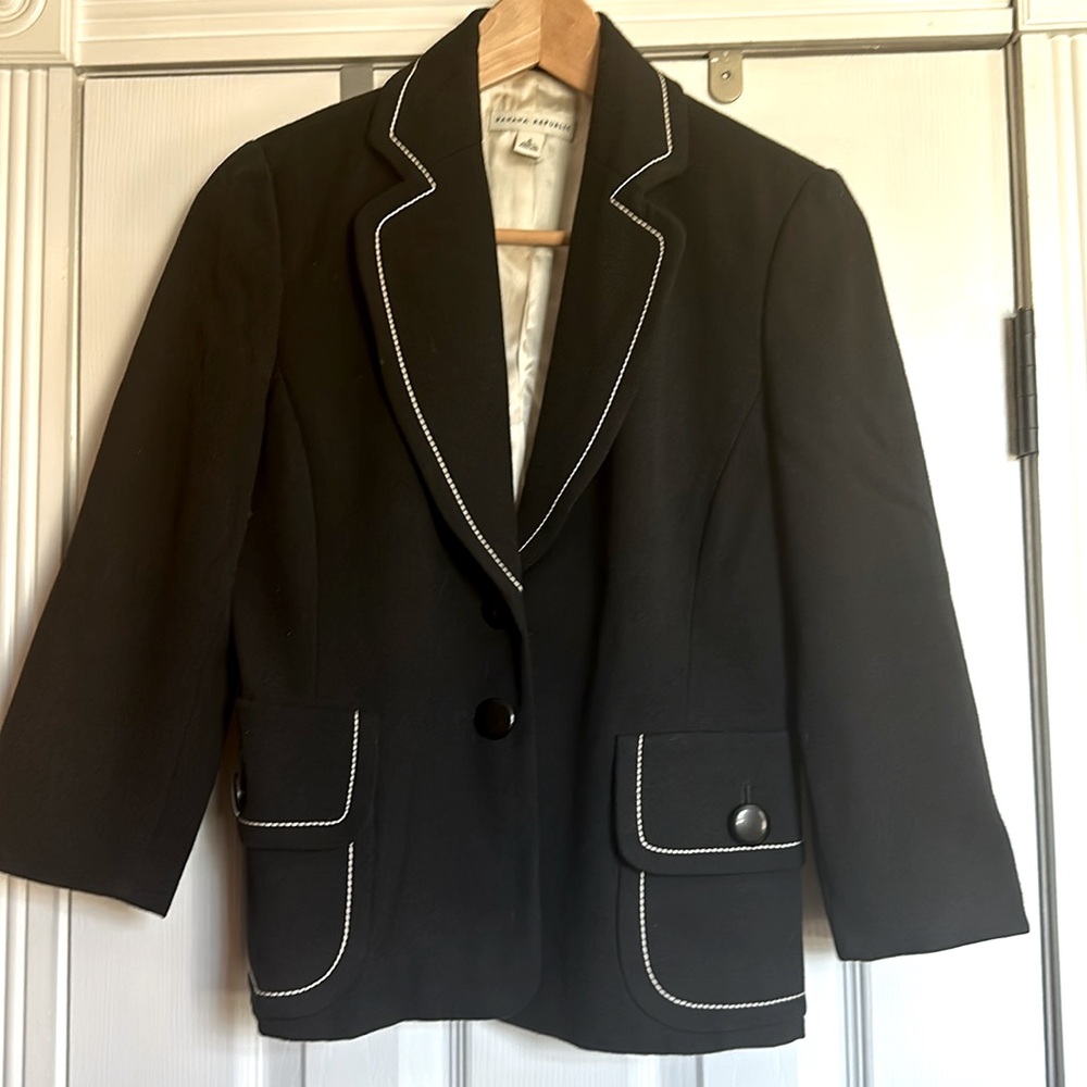 Vintage banana republic, blazer with contrast, stitching and pockets, size 4.
